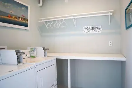 Apartment Modern 2br Ocean Block Walk To The