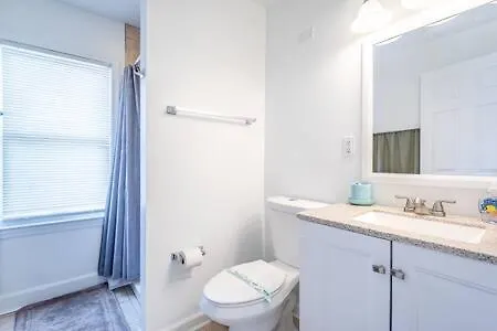 Modern 2br Ocean Block Walk To The Apartment *
