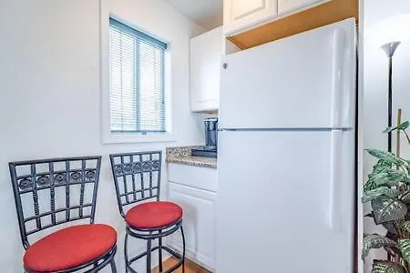 Apartment Modern 2br Ocean Block Walk To The Ocean Stadt