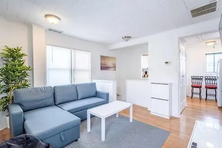 Modern 2br Ocean Block Walk To The Ocean Stadt